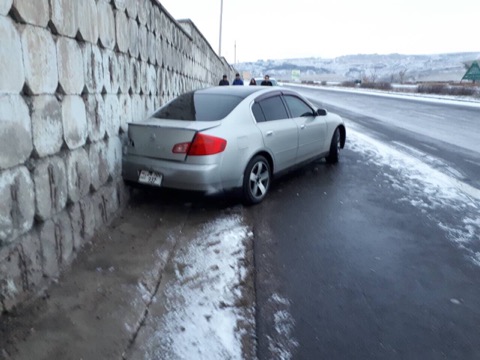 Կոտայքի մարզում 25-ամյա վարորդը ճանապարհի մերկասառույցի պատճառով Nissan-ով բախվել է բետոնե պատին