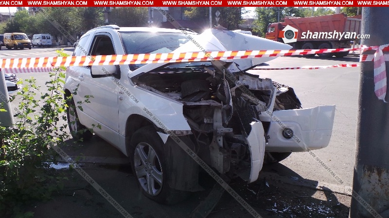 Երևանում վարորդը Suzuki-ով բախվել է էլեկտրասյանը. կա վիրավոր
