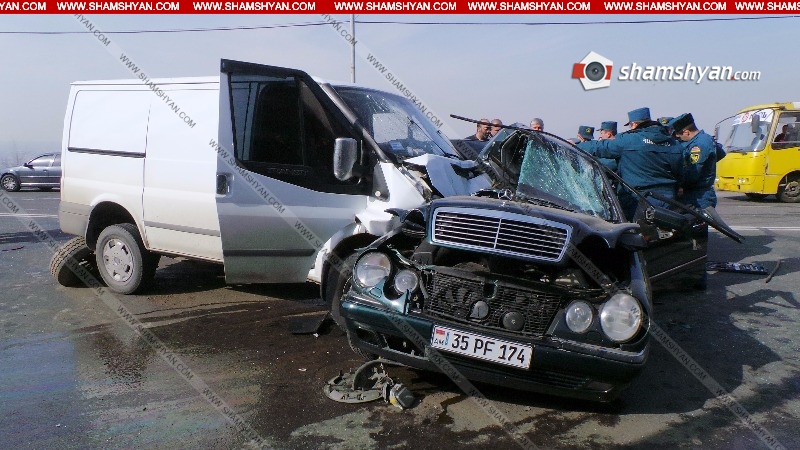 Խոշոր ավտովթար Երևանում. Թբիլիսյան խճուղում բախվել են Ford Transit-ն ու Mercedes-ը. կան վիրավորներ