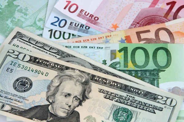 Դոլարն աննշան արժեզրկվել է, իսկ եվրոն վերջին մի քանի օրում թանկացել է 9 դրամով
