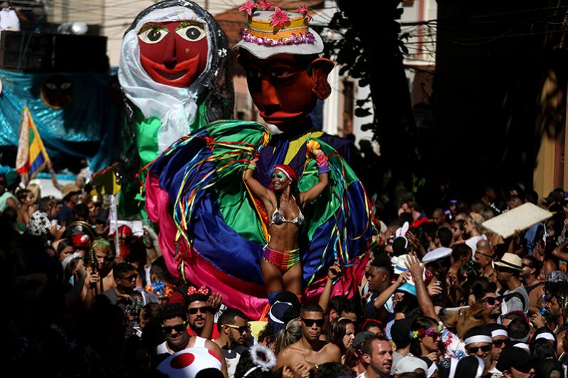 Գույներ ու տրամադրություն․ Ռիո-դե-Ժանեյրոյում մեկնարկել է ավանդական ամենամյա կառնավալը (լուսանկարներ)