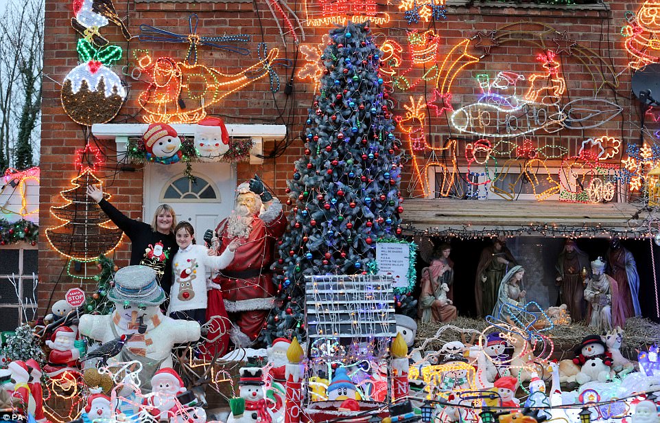 Ինչպես են բրիտանացիները Սուրբ Ծննդին ընդառաջ զարդարել իրենց տներն ու փողոցները.լուսանկարներ