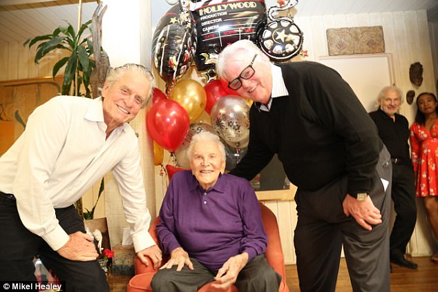 Հոլիվուդի կենդանի լեգենդը հարազատների հետ նշել է 101-ամյա հոբելյանը 