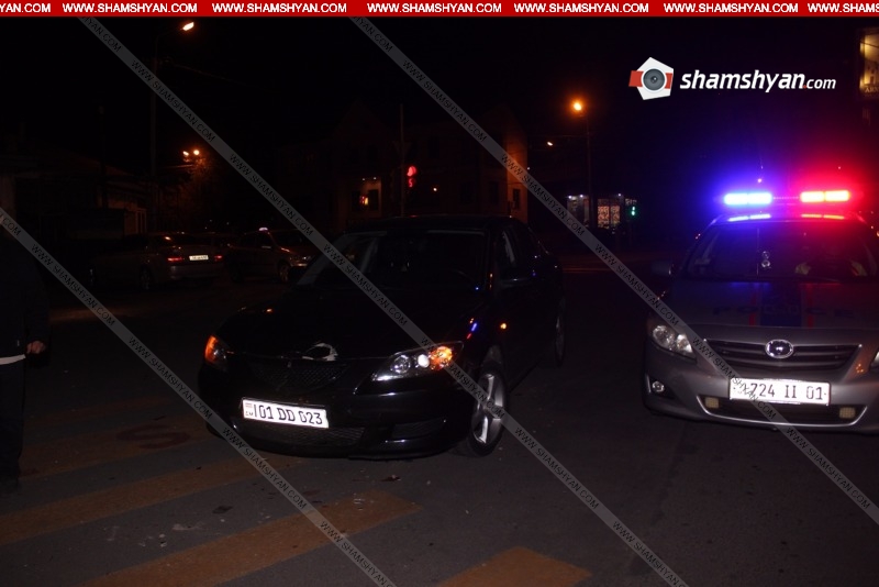 Ավտովթար-վրաերթ Երևանում. «Սերվիսի խաչմերուկում» Mazda-ն բախվել է կայանված վիճակում գտնվող Opel-ին, Opel-ն էլ վրաերթի է ենթարկել հետիոտնի