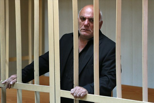 Մոսկովյան բանկում պատանդներ վերցրած հայ գործարարը մասամբ ճանաչել է մեղքը
