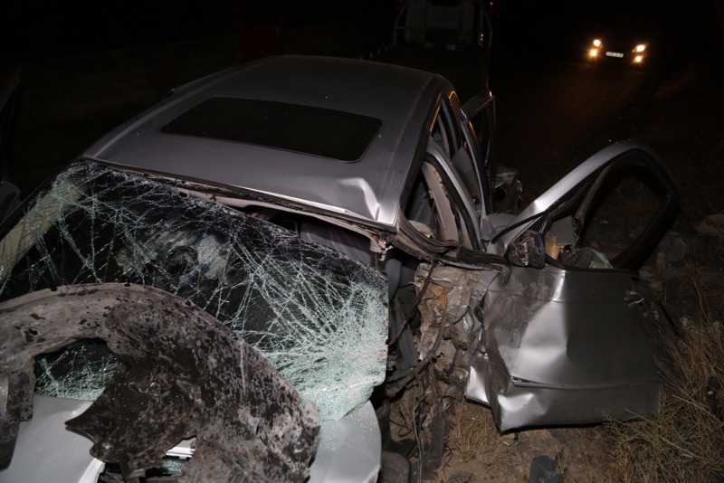 Խոշոր ավտովթար Կոտայքի մարզում. 27-ամյա վարորդը խմած վիճակում BMW X5-ով բախվել է էլեկտրասյանն ու ապառաժ քարերին