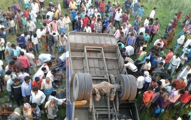 Հնդկաստանում ավտոբուսն ընկել է կամրջից․ կա 14 զոհ
