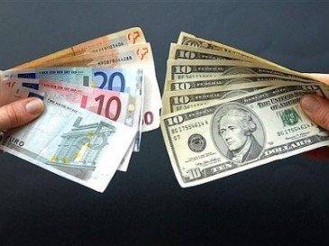 Դոլարի փոխարժեքը նվազում է, իսկ եվրոն թանկացել է ավելի քան 4 դրամով