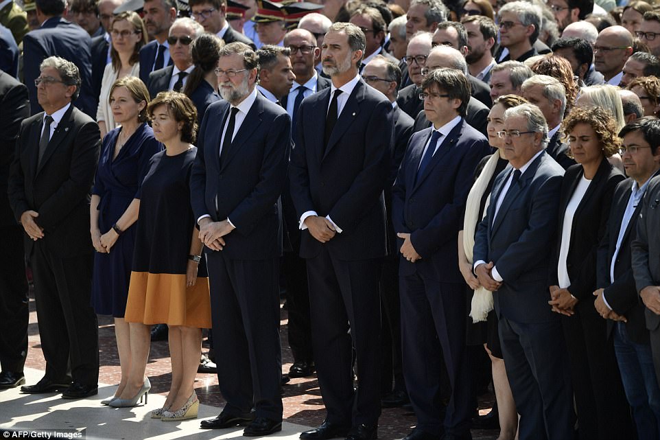 Իսպանիայի թագավորն ու վարչապետը մասնակցել են լռության րոպեին` նվիրված  Բարսելոնայի զոհերի հիշատակին