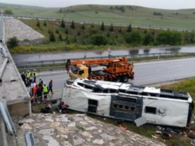 Թուրքիայում միջքաղաքային ավտոբուսը կամրջից ցած է ընկել 
