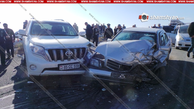 Խոշոր ավտովթար Արագածոտնի մարզում. բախվել են Mercedes-ն ու Toyota Land Cruiser Prado-ն, կան վիրավորներ