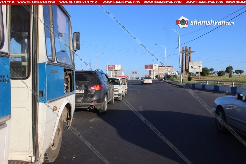 Շղթայական ավտովթար Երևանում. բախվել են ПАЗ ավտոբուսը, Nissan-ն ու 06-երը