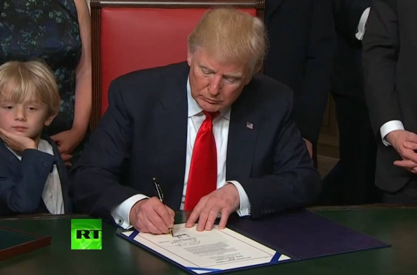 Թրամփն առաջին հրամանագրերն է ստորագրել ԱՄՆ նախագահի պաշտոնում