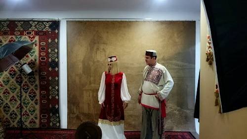Գարիկ Մարտիրոսյանի ու նրա կնոջ պարը՝ հայկական տարազով (տեսանյութեր)