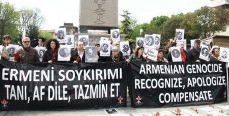 Ստամբուլի Սուլթանահմեթ հրապարակում ոգեկոչել են Հայոց ցեղասպանության զոհերի հիշատակը