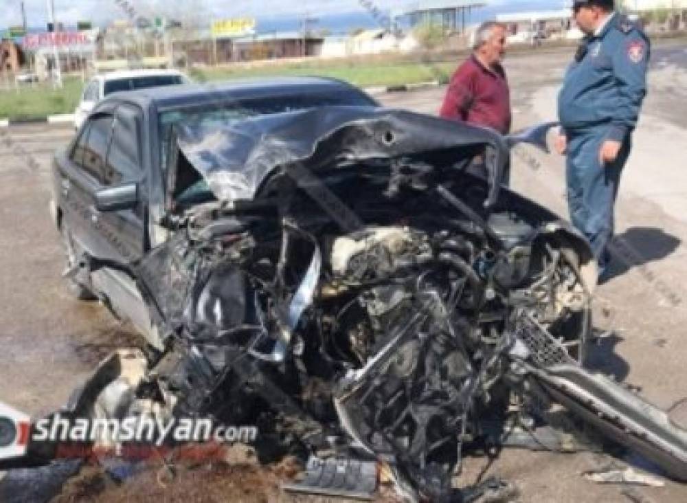 Mercedes-ը բախվել է հանքային ջրով բարձված բեռնատարին․ խոշոր վթար Երևան-Մեղրի ճանապարհին