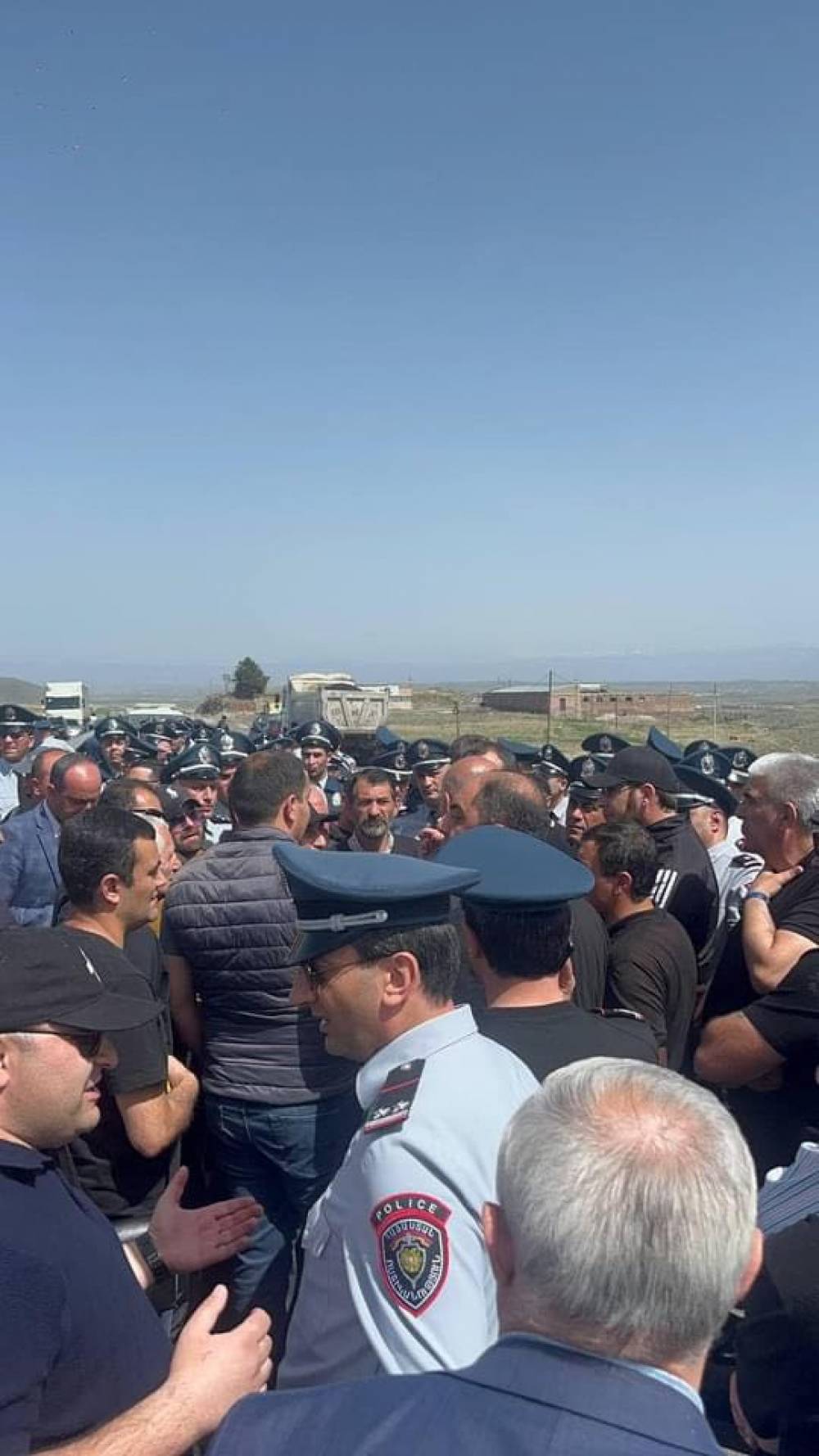 Քաղաքացիները փակել են Գյումրի- Երեւան ավտոճանապարհը