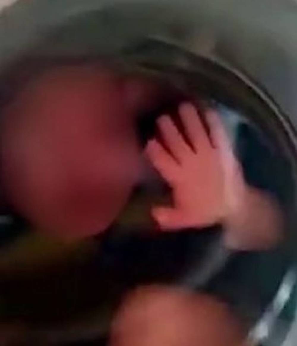 Լեհաստանում երիտասարդ դայակը փակել է 2 տարեկան երեխային լվացքի մեքենայի մեջ և նկարահանել իր արածը (տեսանյութ)