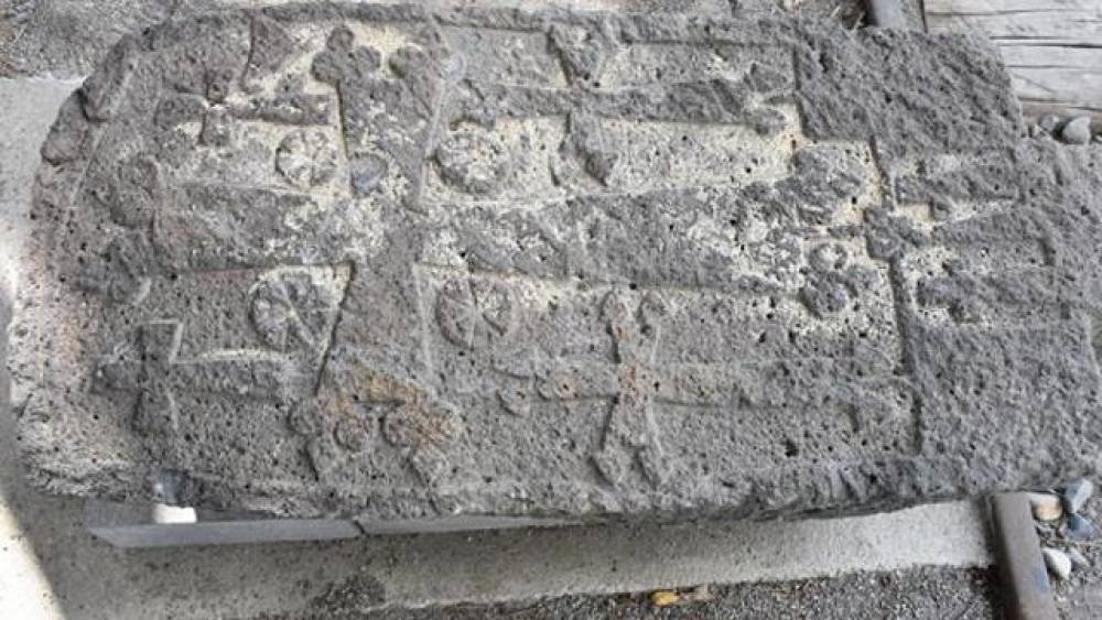 Թուրքիայում ճանապարհային հանգստյան կետերից մեկի պատին հայկական խաչքար է հայտնաբերվել