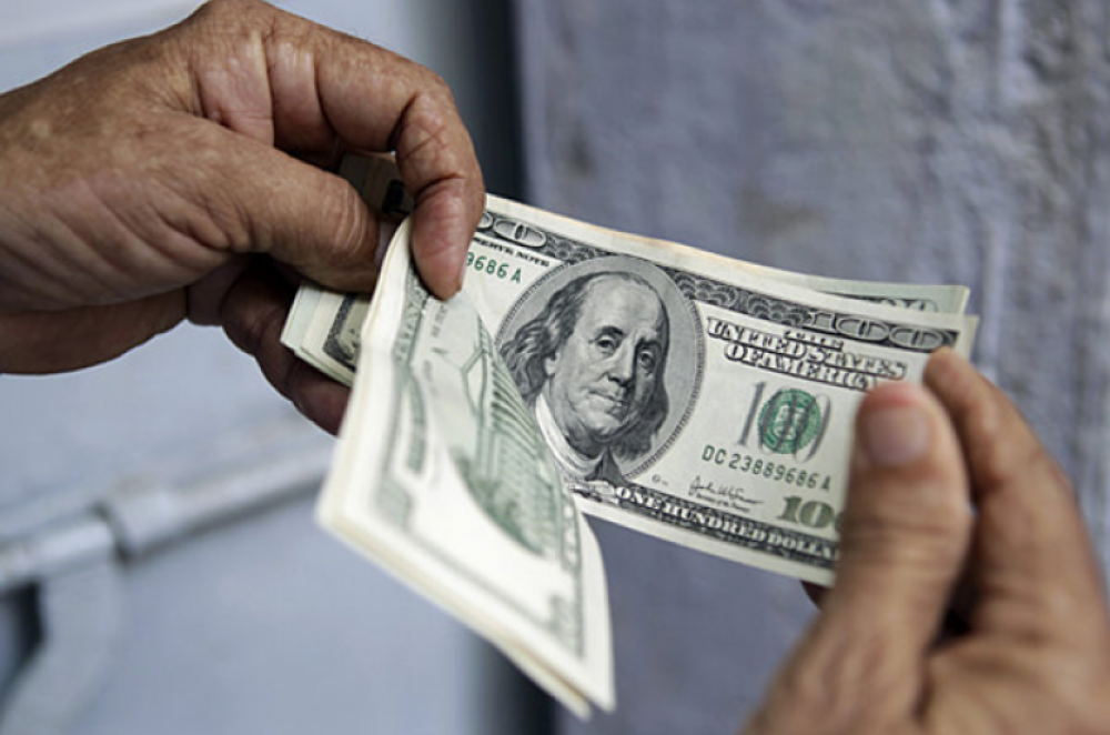 Երևանում խոշոր չափի կեղծ դոլարներ իրացնելու պահին վնասազերծվել է 3 անձ