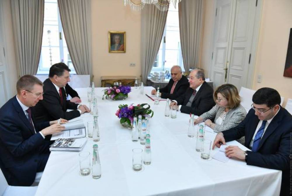 Հայաստանը և Լատվիան կարող են միմյանց օգնել և միմյանցից սովորել. նախագահ Սարգսյանը հանդիպել է Լատվիայի նախագահի հետ