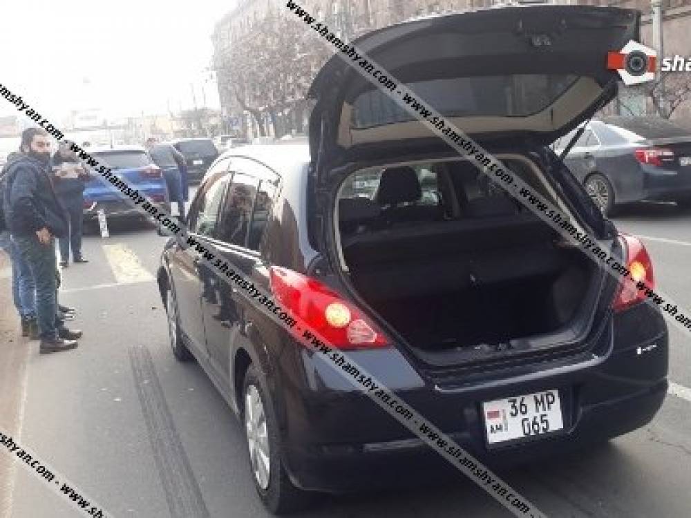 Վթար Երեւանում. Nissan-ը բախվել է հայտնի գործարարի որդու մեքենային