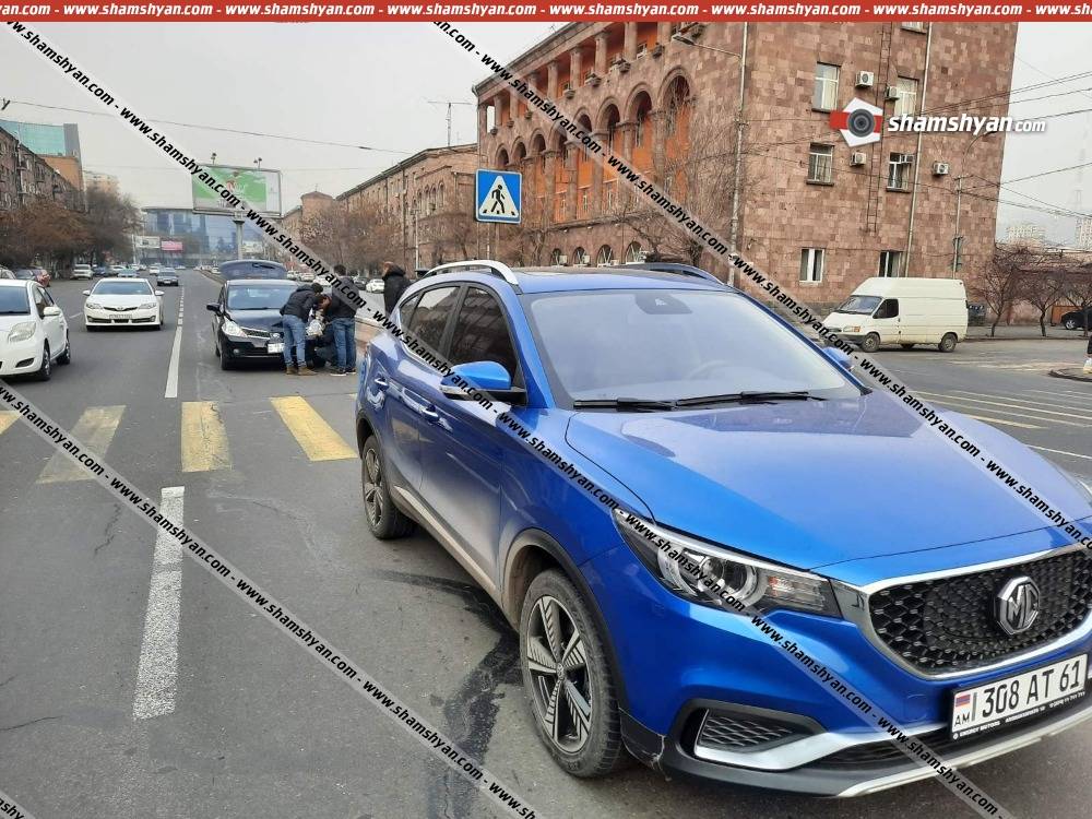 Ավտովթար Երևանում. Nissan-ը բախվել է հայտնի գործարարի տղային պատկանող MG-ին
