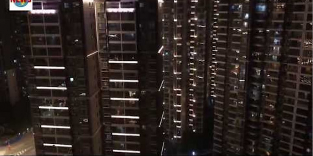 «Ուհան, դիմացի՛ր». չինական քաղաքի բնակիչները բացականչություններ են հնչեցնում իրենց տների պատշգամբներից՝ համաքաղաքացիներին գոտեպնդելու համար (տեսանյութ)