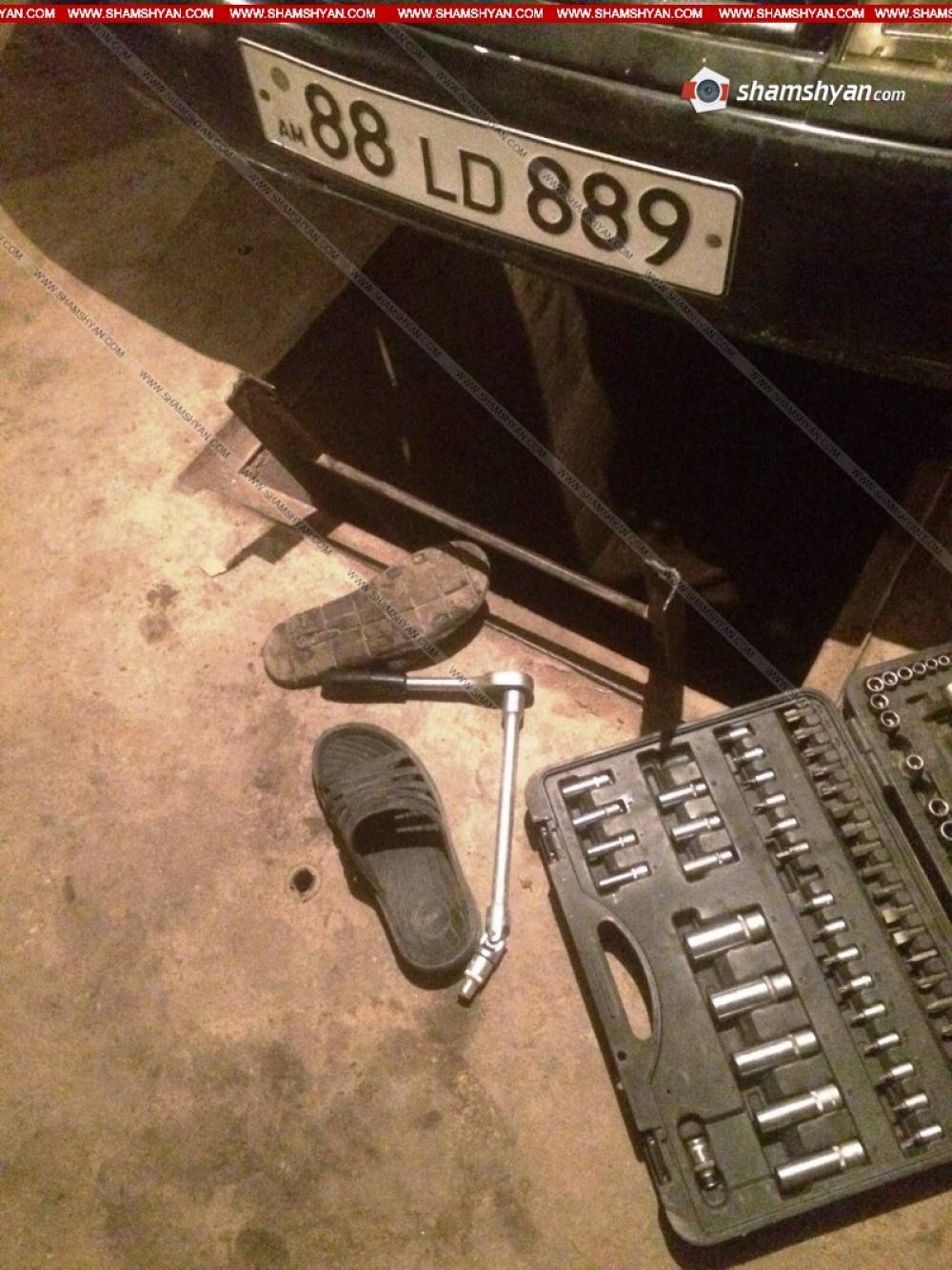 Սարդարապատ գյուղում դպրոցականը ավտոտնակում ավտոմեքենան նորոգելիս ոտքը դրել է բաց հոսանքալարի վրա և հոսանքահարվելով՝ մահացել