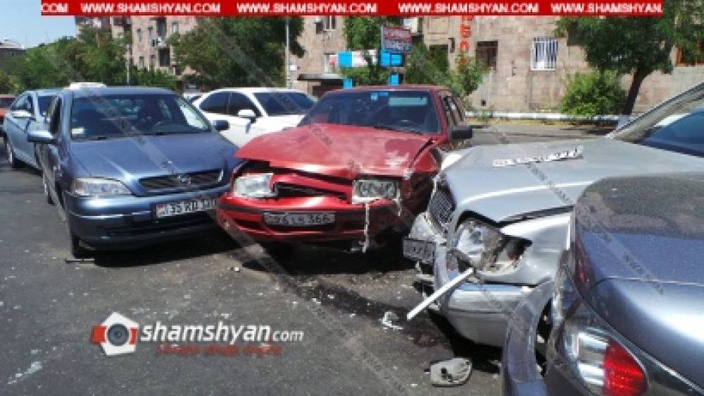 Խոշոր ու շղթայական ավտովթար Երևանում. բախվել են 2 Mercedes-ներ, Mitsubishi Pajero IO-ն, Mazda-ն, Hyundai Sonata-ն, Toyota Camry-ն, Opel-ը, Lada-ն. կա վիրավոր