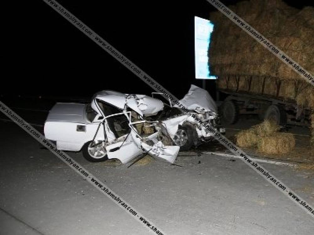 Արարատի մարզում 40-ամյա վարորդը VAZ 2107-ով բախվել է խոտով բարձված տրակտորի կցորդիչին