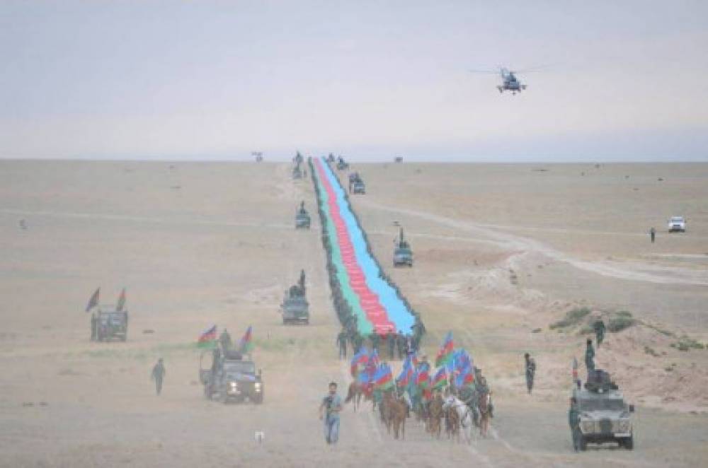 Ադրբեջանի 5 կմ 100մ երկարությամբ դրոշը անց է կացվել սահմանի երկյանքով