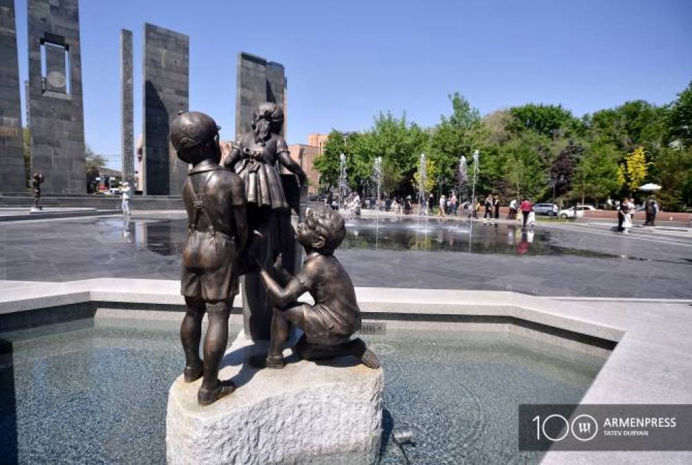 Երևանյան նոր զբոսայգում կիսամերկ երեխայի խնդրահարույց լուսանկարը հեռացվել է համացանցից