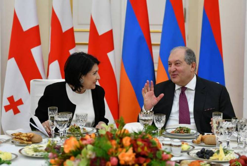Հայաստանը և Վրաստանը մեծ ներուժ ունեն՝ լինելու զարգացած և հզոր երկրներ. ի պատիվ Վրաստանի նախագահի տրվել է պաշտոնական ճաշ