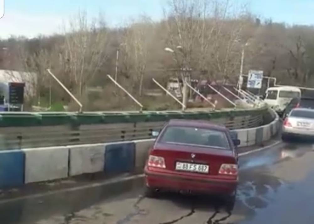 Շղթայական ավտովթար՝ Ավանի կամրջի վրա. իրար են բախվել 9 ավտոմեքենա  (լուսանկարեր,տեսանյութ)