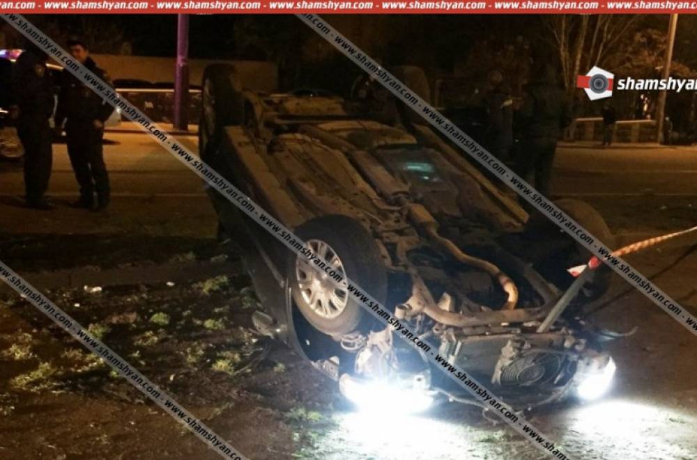 Խոշոր ավտովթար Երևանում. Opel-ը «Բելաջիո» ռեստորանի դիմաց, դեռևս անհայտ հանգամանքներում, գլխիվայր շրջվել է. կա վիրավոր