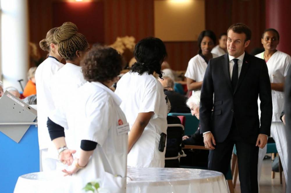 Ֆրանսիայի իշխանությունները բացատրել են, թե ինչու Մակրոնը դիմակ չի կրում` հիվանդանոցներ այցելելիս. ТАСС