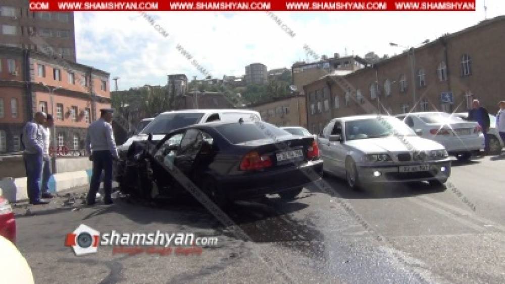 Խոշոր ավտովթար Երևանում. Հերացի փողոցում բախվել են 52-ամյա կին վարորդի Mitsubishi-ն, 21-ամյա վարորդի BMW-ն ու 36-ամյա վարորդի Mercedes-ը. կան վիրավորներ