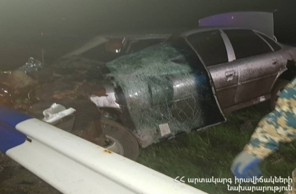 Երևան-Սևան ավտոճանապարհին Opel-ը դուրս է եկել երթևեկելի հատվածից և բախվել արգելապատնեշին. վարորդը մահացել է