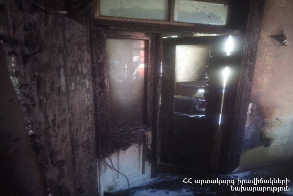 Գյումրի քաղաքի թիվ 32 դպրոցի մոտակայքում  տուն է այրվում