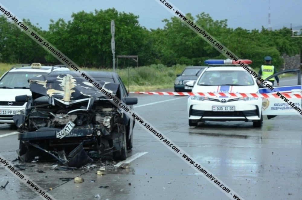 Ավտովթար Արարատի մարզում. բախվել են 46–ամյա վարորդի Mercedes-ն ու 35–ամյա վարորդի КамАЗ-ը. կա վիրավոր