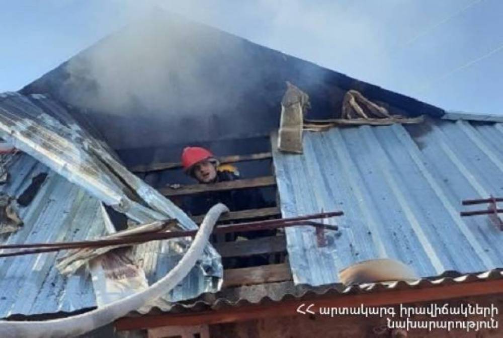 Շիրակի մարզի Նոր Կյանք գյուղում տան տանիք է այրվել
