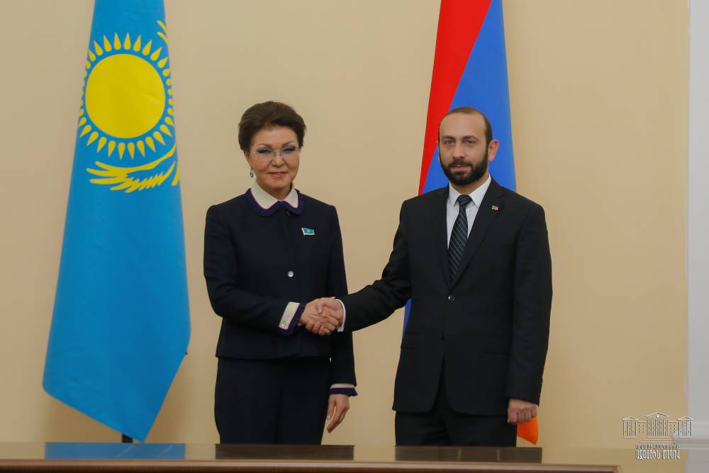 Արարատ Միրզոյանն ընդունել է պաշտոնական այցով Հայաստան ժամանած Ղազախստանի խորհրդարանի Սենատի նախագահ Դարիգա Նազարբաեւային
