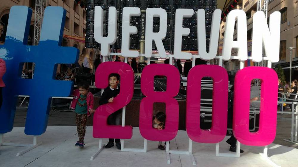 Երևանը 2800 տարեկան է. ուրախ ու գունավոր մթնոլորտ`ողջ քաղաքում. (տեսանյութ և լուսնակարներ)