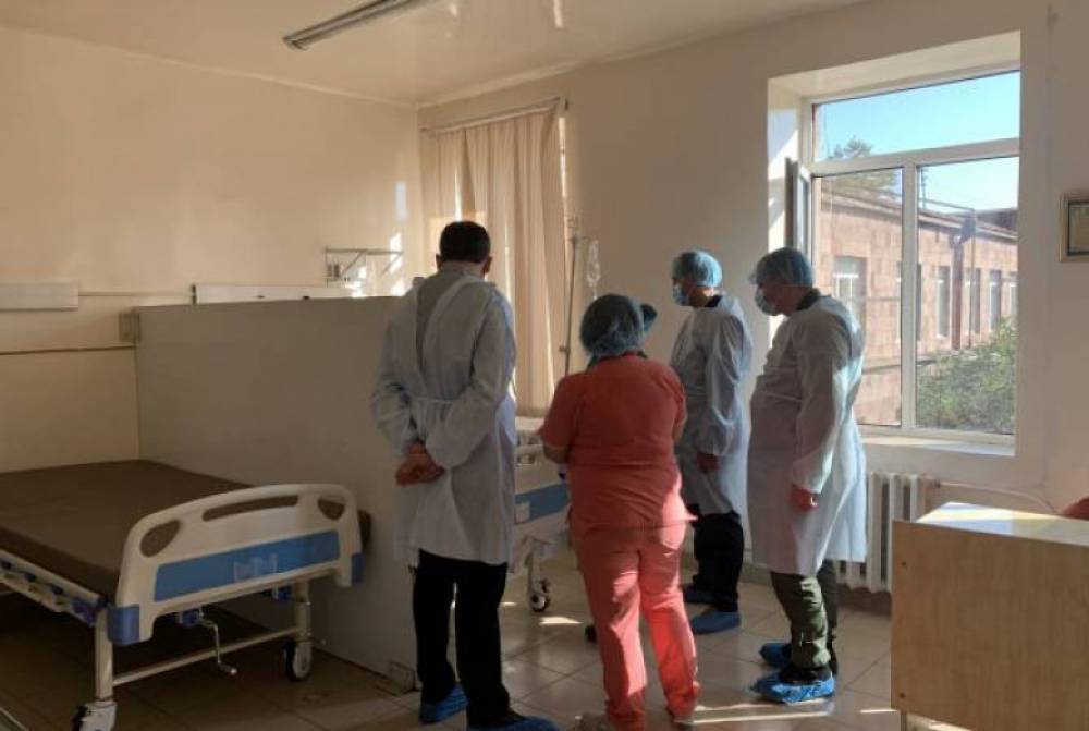 Թորոսյանն այցելել է Սյունիքի՝ վիրավորված զինծառայողներին բուժող բժշկական կենտրոններ