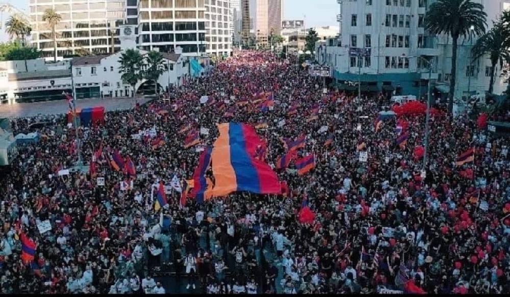 Լոս Անջելեսում «Արցախը հարձակման տակ է. խաղաղության երթ» կարգախոսով քայլերթին մասնակցել է 150 հազարից ավելի մարդ