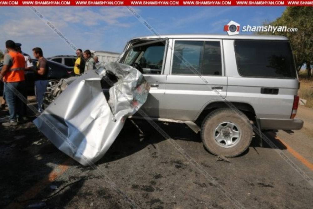Արագածոտնում բախվել են Toyota Land Cruiser-ը, Daewoo-ն և քարով բարձված ЗиЛ-ը․ վերջինը կողաշրջվել է