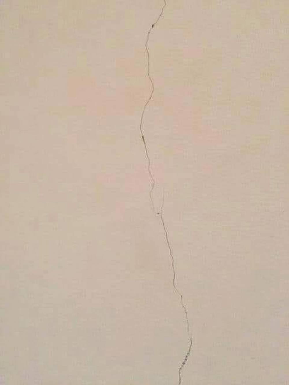 Երկրաշարժի հետեւանքով Վանաձորում տան պատը ճաքել է. ԼՈՒՍԱՆԿԱՐ