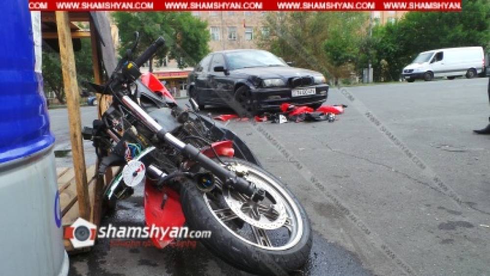 Երևանում բախվել են մոտոցիկլն ու BMW-ն. մոտոցիկլը կողաշրջվել է, մոտոցիկլավարը տեղափոխվել է հիվանդանոց