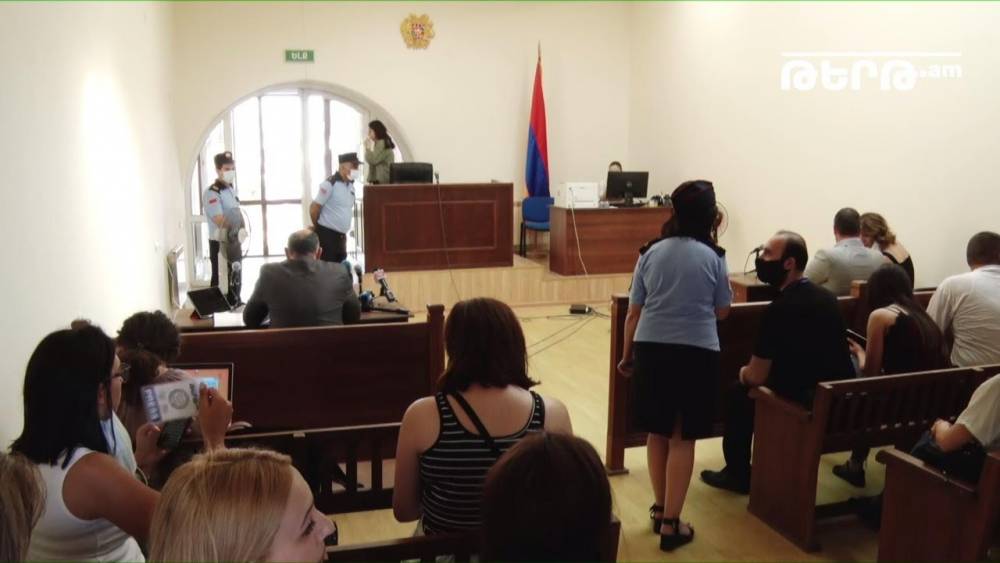 Տիգրան Ուրիխանյանի դեմ 1000 դրամների հիմնադրամի տնօրենի ներկայացրած դատական հայցի առաջին նիստը՝ուղիղ